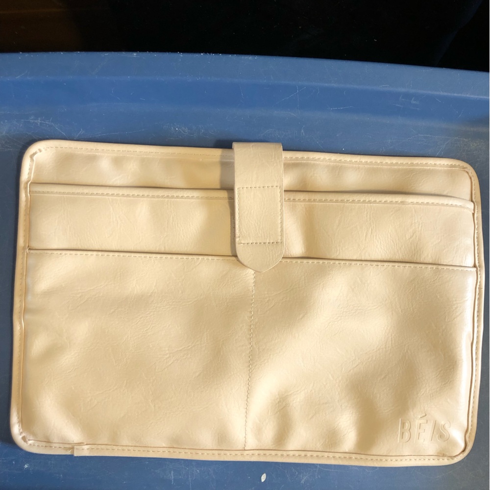 BEIS Cream Laptop Case